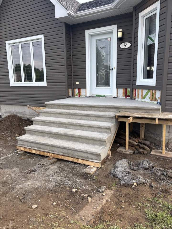 Construction escalier en béton, Lévis